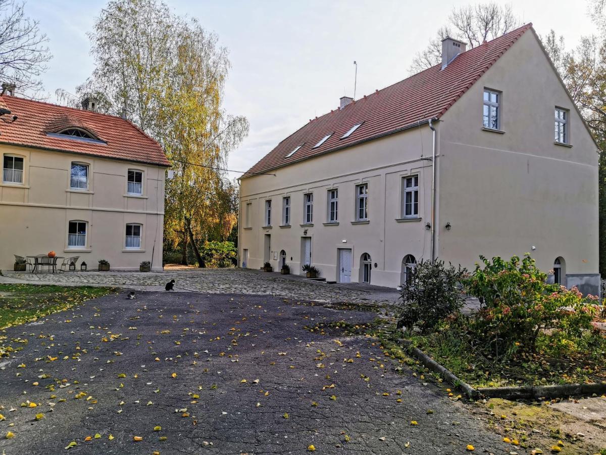Palac I Folwark Brzeznica Buitenkant foto